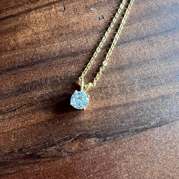 Gold tone necklace with 1ct cz pendant - Picture 2 of 5